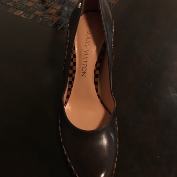 Louis Vuitton - Picture 2 of 3